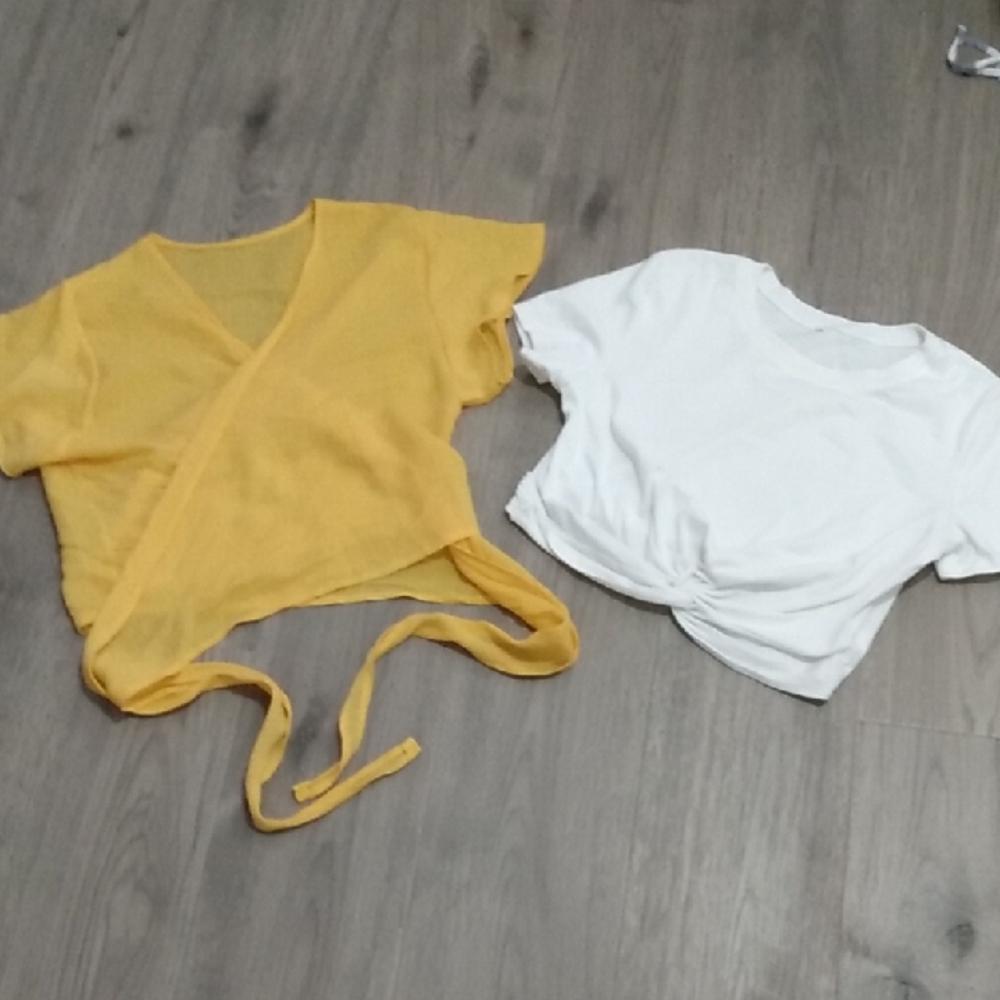 💫3/$30  Crop Top And Wrap Top